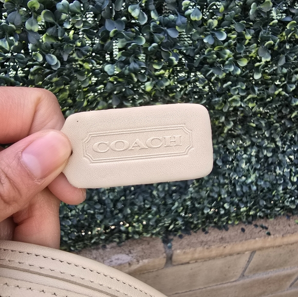 Vintage Coach Cream Leather Women's Bag - Picture 15 of 16